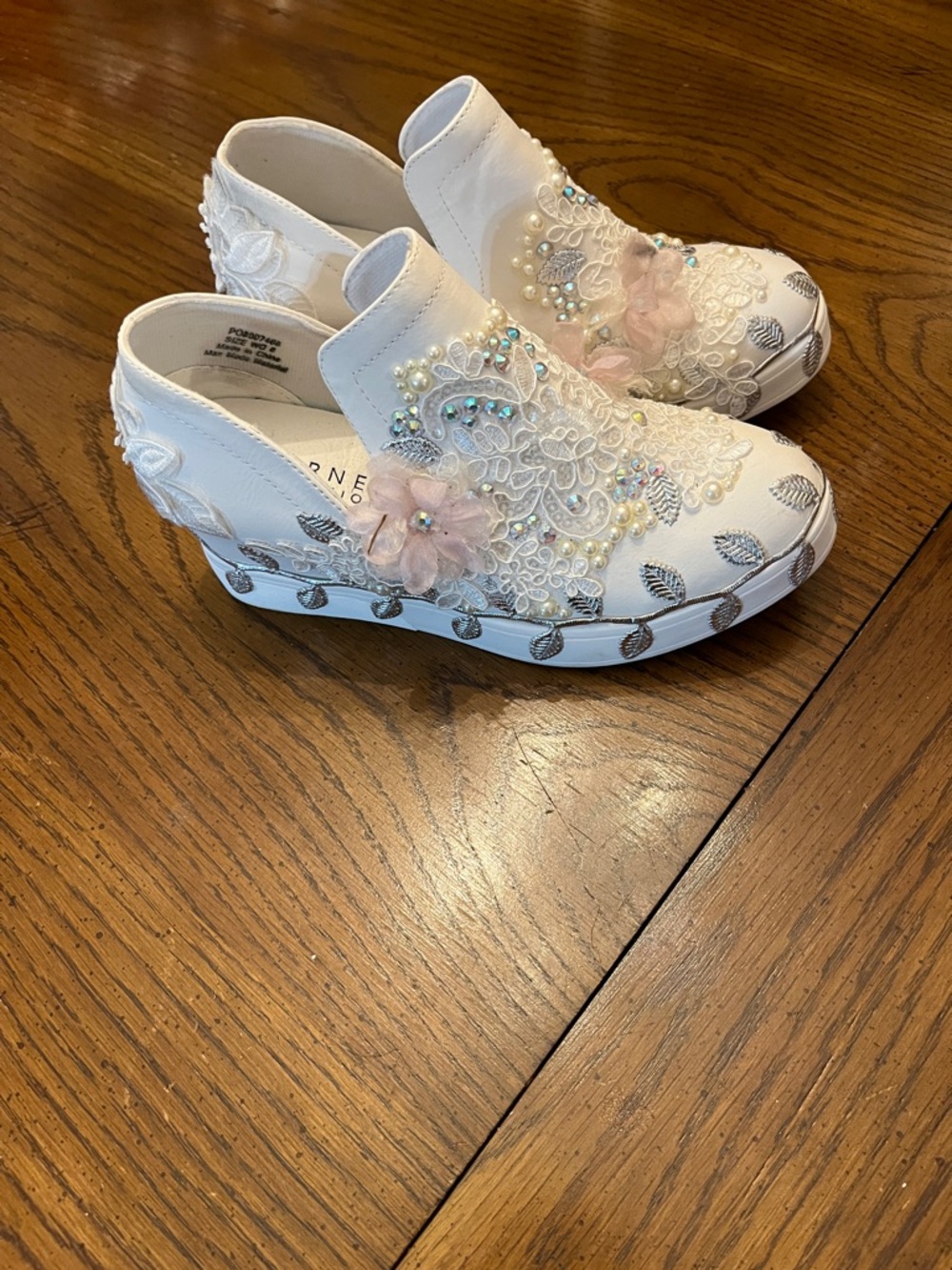 Journee Collection Floral Appliqué Slip-On Shoes, size 8 - Picture 2 of 15